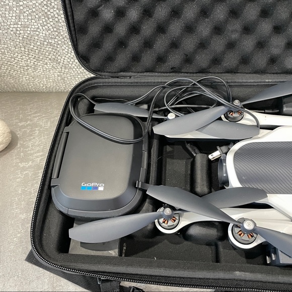 Drone Karma GoPro Hero 7 BUNDLE. Go pro camera excellent. Drone for parts/repair - Picture 5 of 14